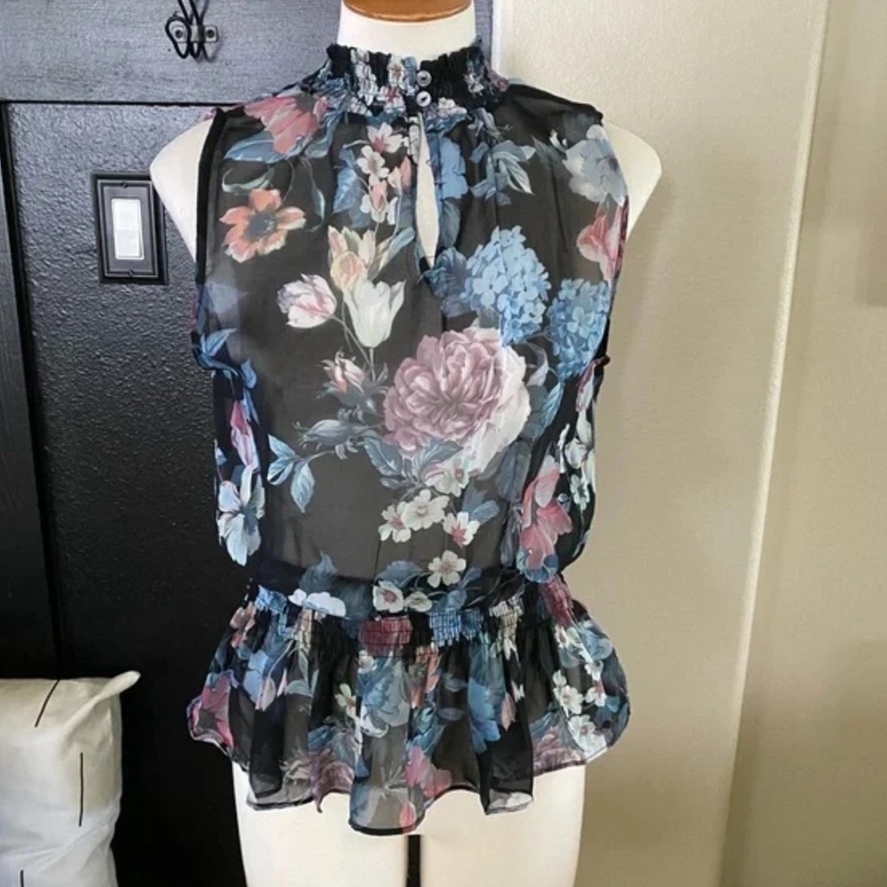 🤍 Olivaceous Floral Peplum Top || Size Medium 🌸